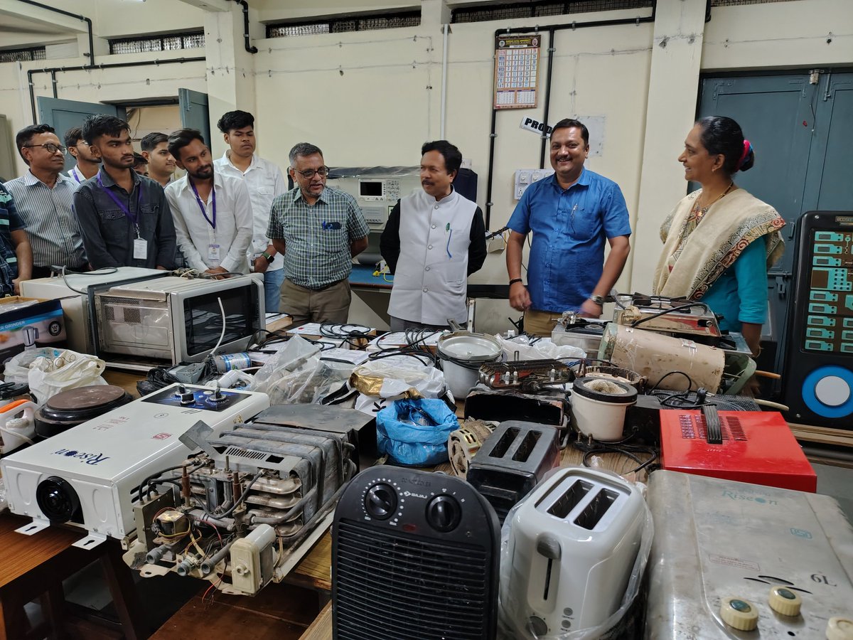 spunivgujarat's tweet image. Skill Development Course on &quot;Understanding Repair and Maintenance of Home Appliances&quot; conducted by the P.G. Department of Electronics, Sardar Patel University:

#SkillDevelopment #ElectronicsRepair #HomeApplianceRepair #TechnicalTraining #PracticalLearning #SPU #SPUpdate #SPU2025