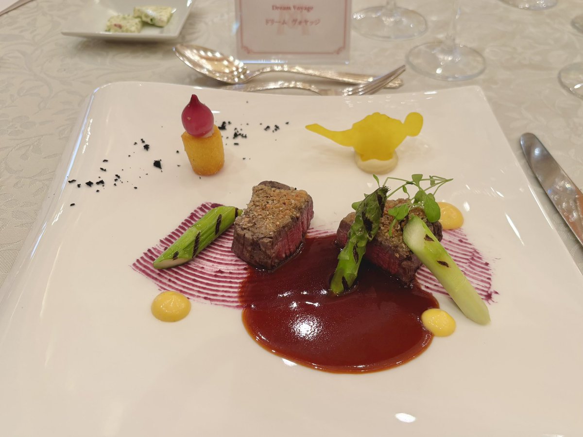 d_yqb's tweet photo. 一昨日はテイスティングデイで、FTWのお食事試食に🫶🏻
ディズニー散りばめられてて、ゲストが今までいった色んな人の式のご飯と差別化できて印象に残るだろうな😭❣️ってワクワクした〜
今回食べられなかったコースはまた次回チャレンジする❤️‍🔥 https://t.co/Jjd8x4Xazt