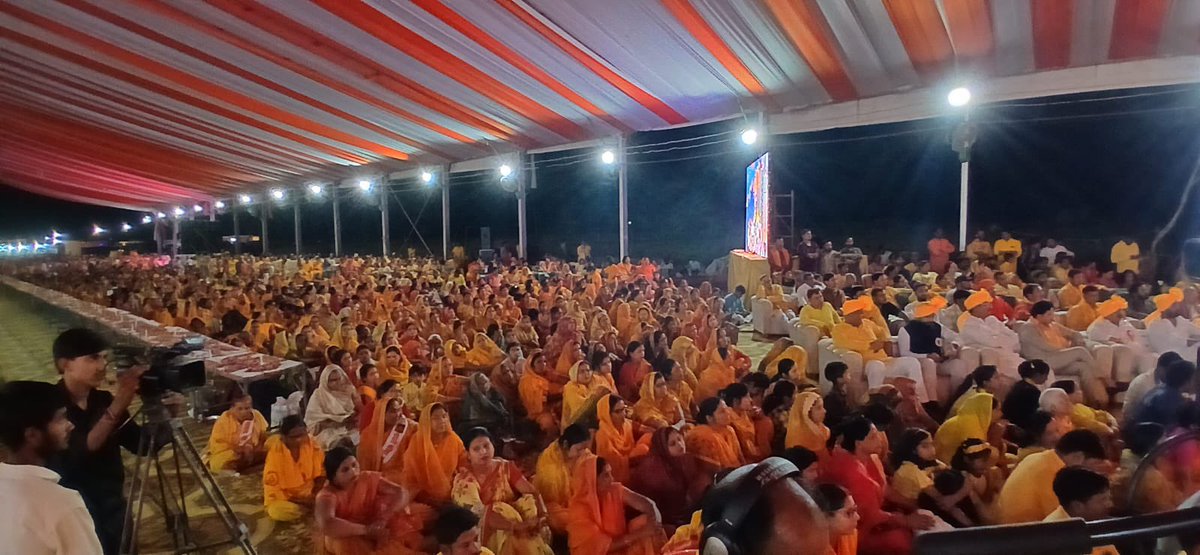 अमेठी में आयोजित ‘राष्ट्र जागरण 251 कुण्डीय गायत्री महायज्ञ’ में सहभागिता कर राष्ट्र निर्माण एवं युवाओं को व्यसन मुक्ति के संकल्प हेतु प्रेरित कर अपने विचार साझा किए, कार्यक्रम में उपस्थित सभी अतिथियों, विशिष्ट जनों एवं प्रतिभागियों को परम पूज्य गुरुदेव के साहित्य भेंट किए, जो