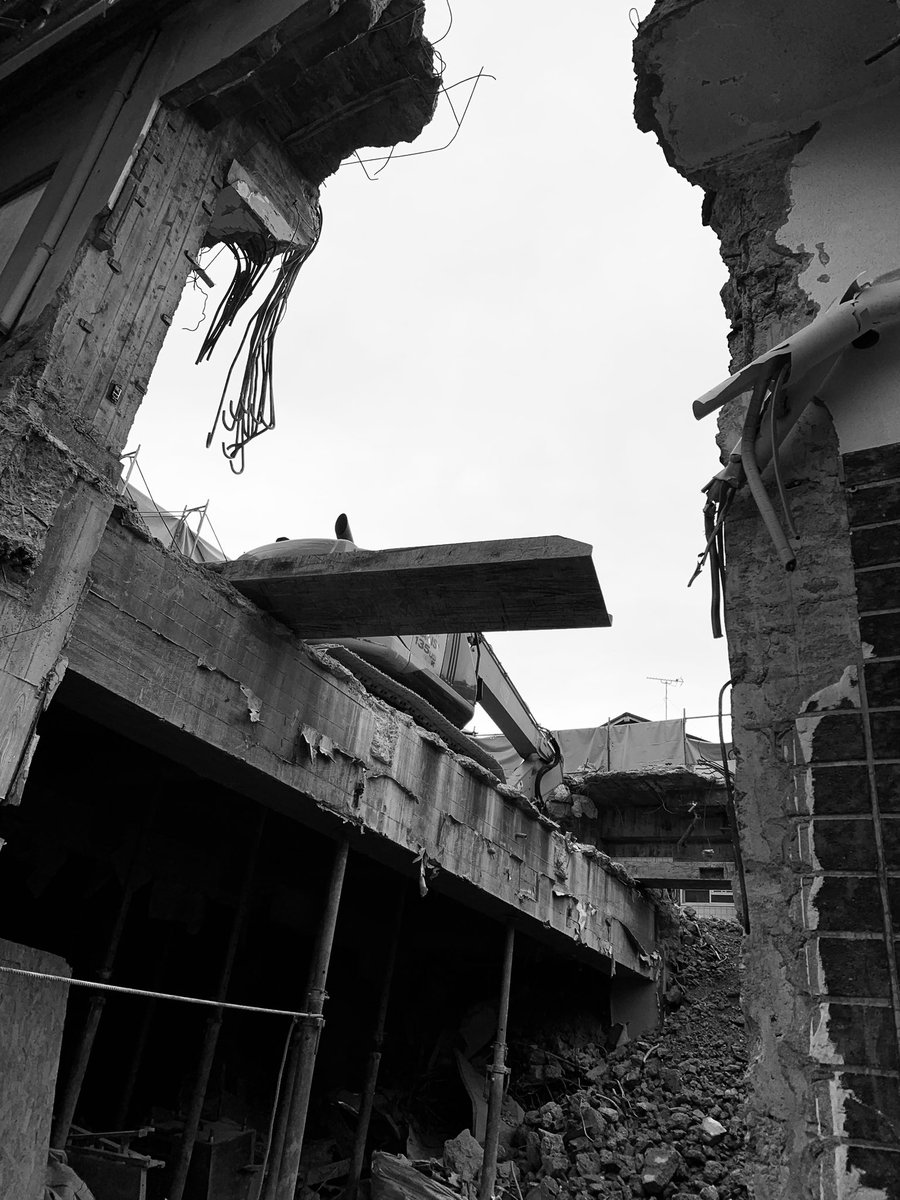 HiroTakeuchi's tweet image. Building demolition.

#buildingdemolition
#demolition
#demolitionwork
#解体工事
#解体現場
#blackandgrayphoto
#monochromephoto