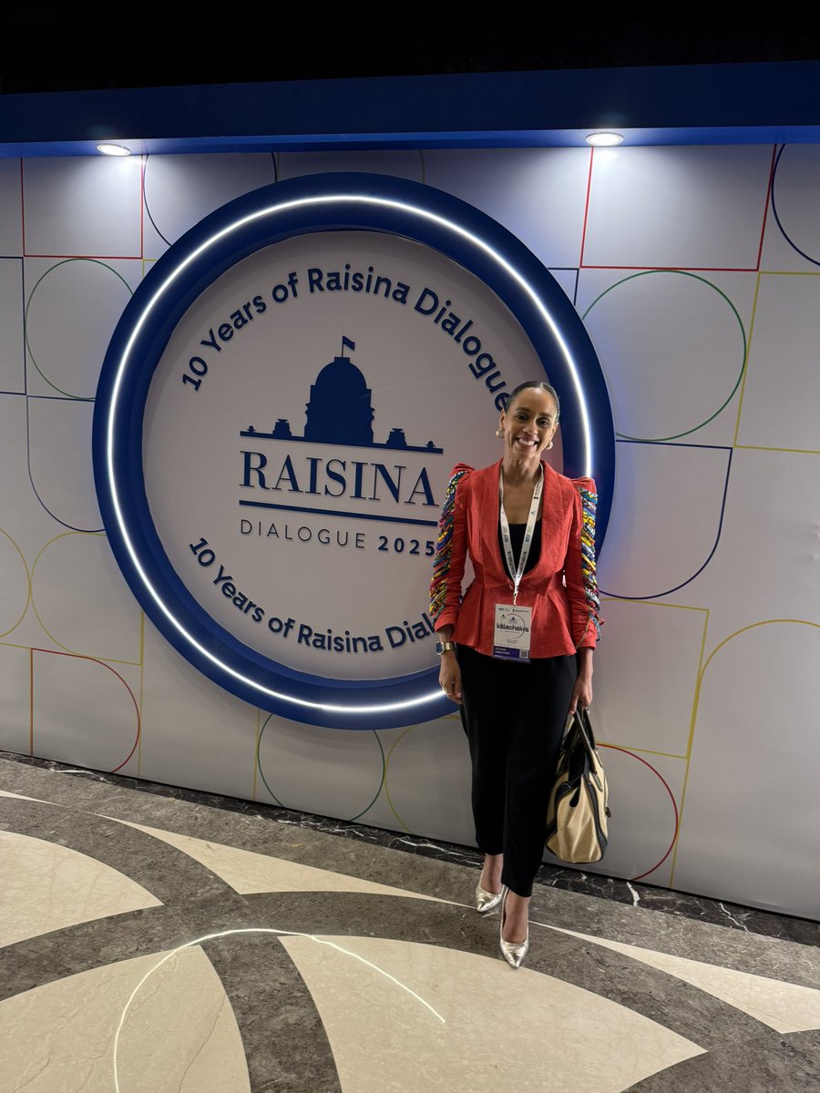 Hannah Ryder (芮 婉 洁) tweet media