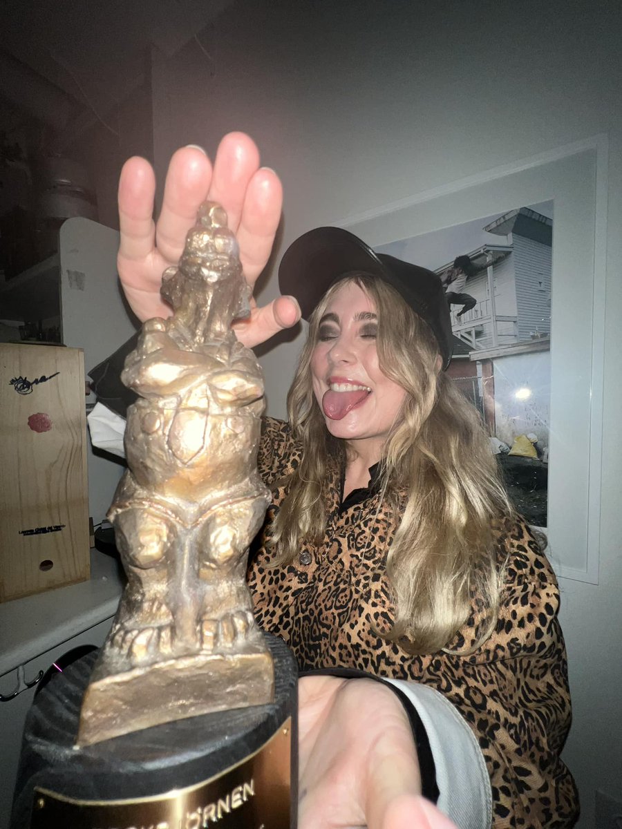 Miss Li (@missli82075) on Twitter photo 