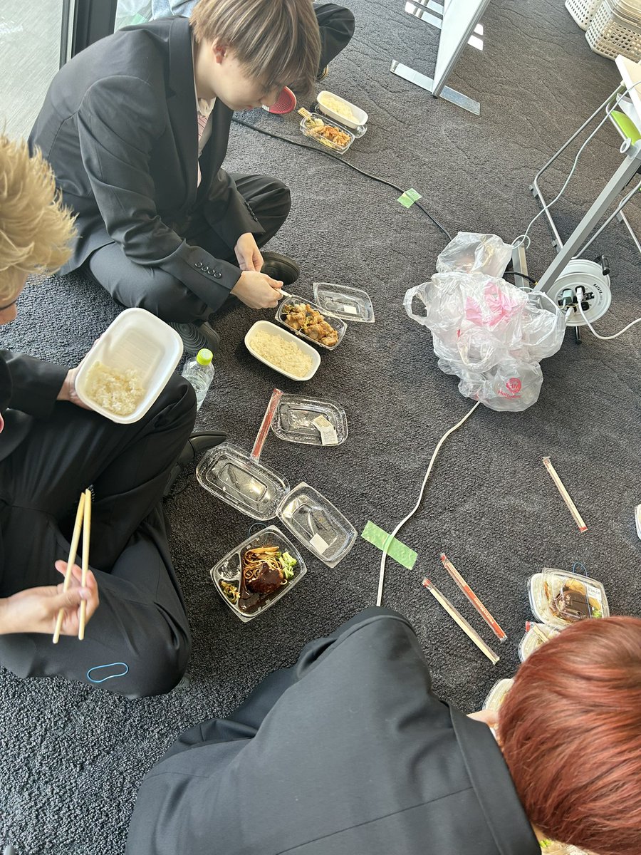 Aves飯食べてんのにハブられた。