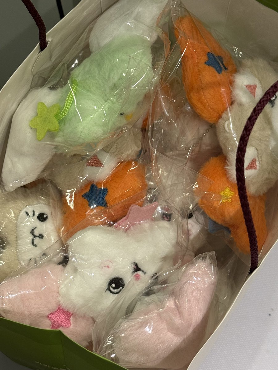 X1fHi's tweet photo. 중국에서 온 선물..🤣
위츄 위시돌?? 이름도 모르겠네 
너무 많아져버렸네..;;;; https://t.co/VPBW7dZu0d