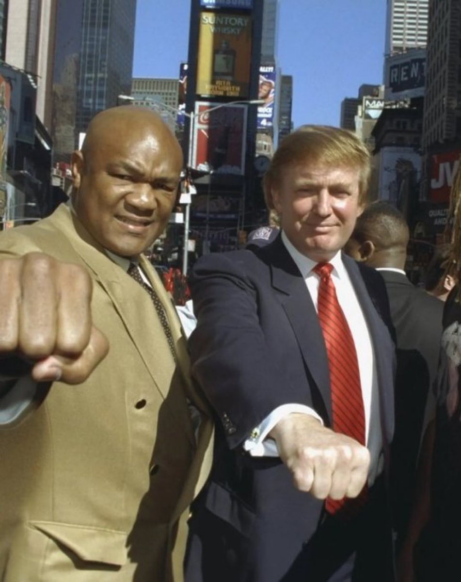 bennyjohnson's tweet image. President Trump with George Foreman. 

RIP George🙏🏻
