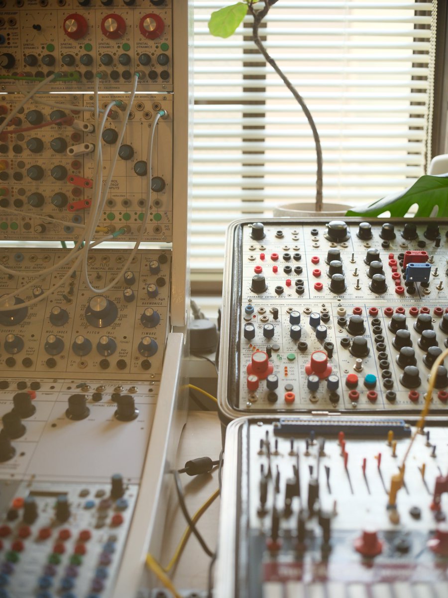 weekend of buchla

#buchla #buchla200e 
#synth #synthesizer #studio