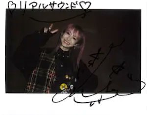 realsoundjp's tweet photo. 【🎁フォロー＆RTで #プレゼント🎁】 

LiSA
サイン入りチェキ 2名様  

／
応募は本日3/28まで👀
＼

✍️インタビューはこちら！
https://t.co/nkteQuKSfN

🎥チャンネル登録も
https://t.co/RpQaftHFgU

#LiSA https://t.co/aNj9jQYDp8
