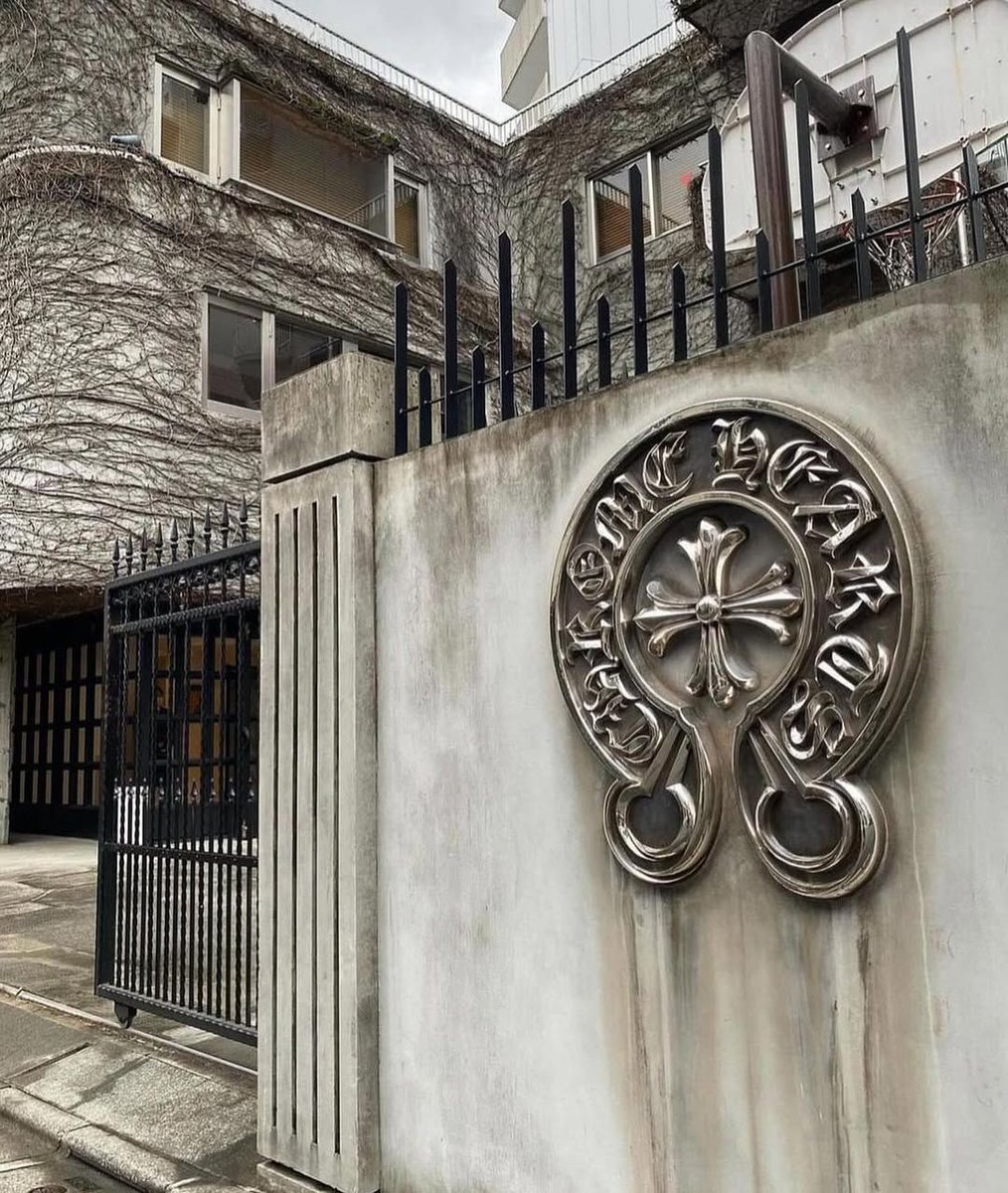 rogue's tweet image. Chrome hearts store in Tokyo