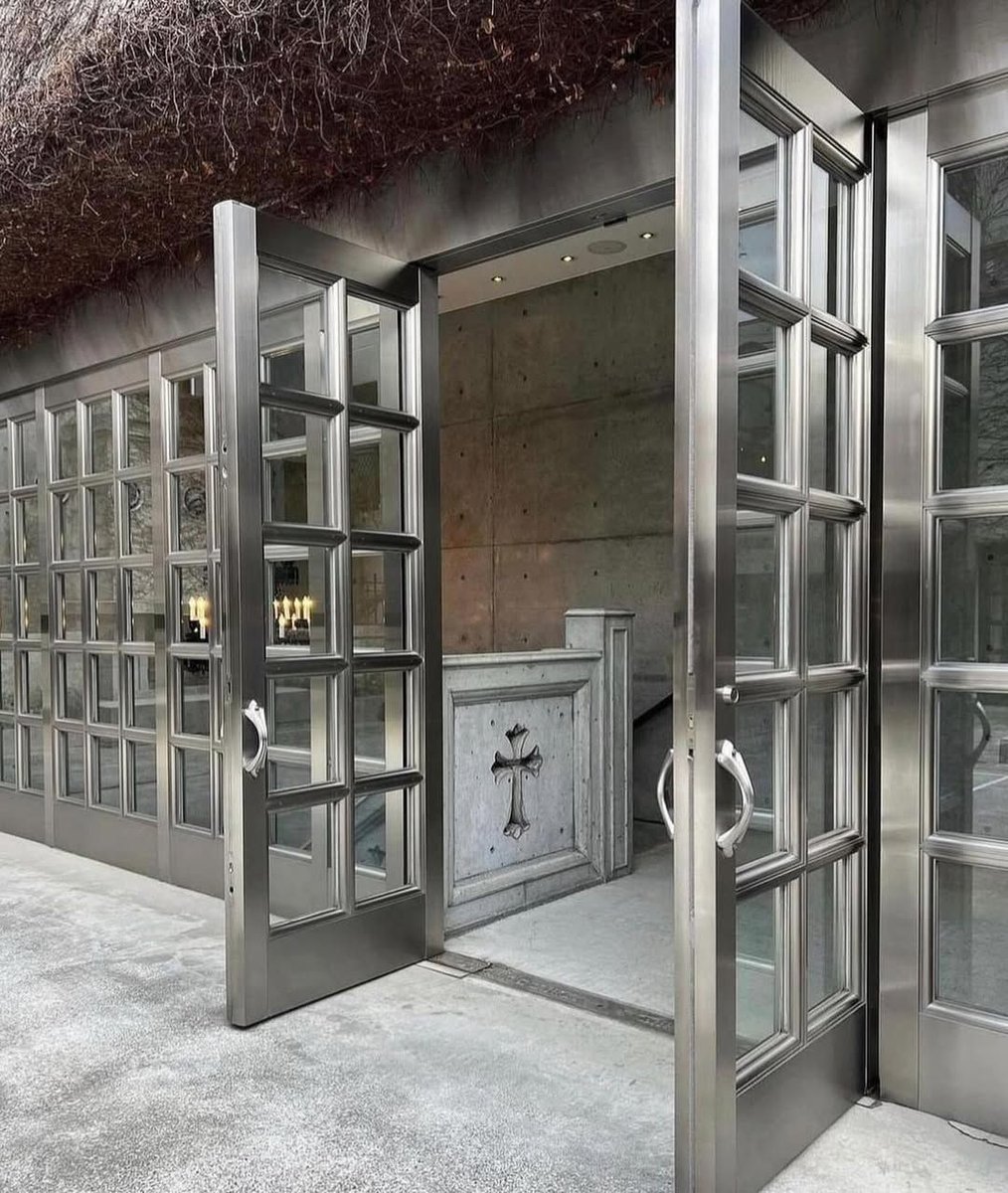 rogue's tweet image. Chrome hearts store in Tokyo