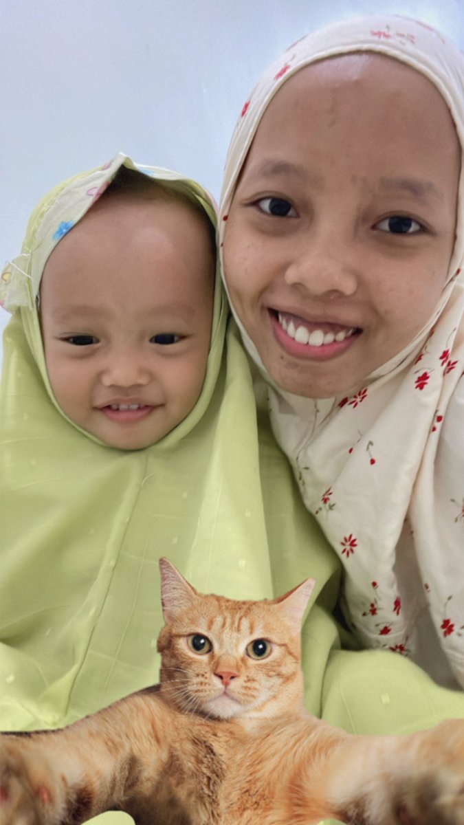 alistihsrfn's tweet photo. Ibuk, ura, dan miong. AllahummaBarik Masya Allah👶🏻 https://t.co/h9MItdnaeU