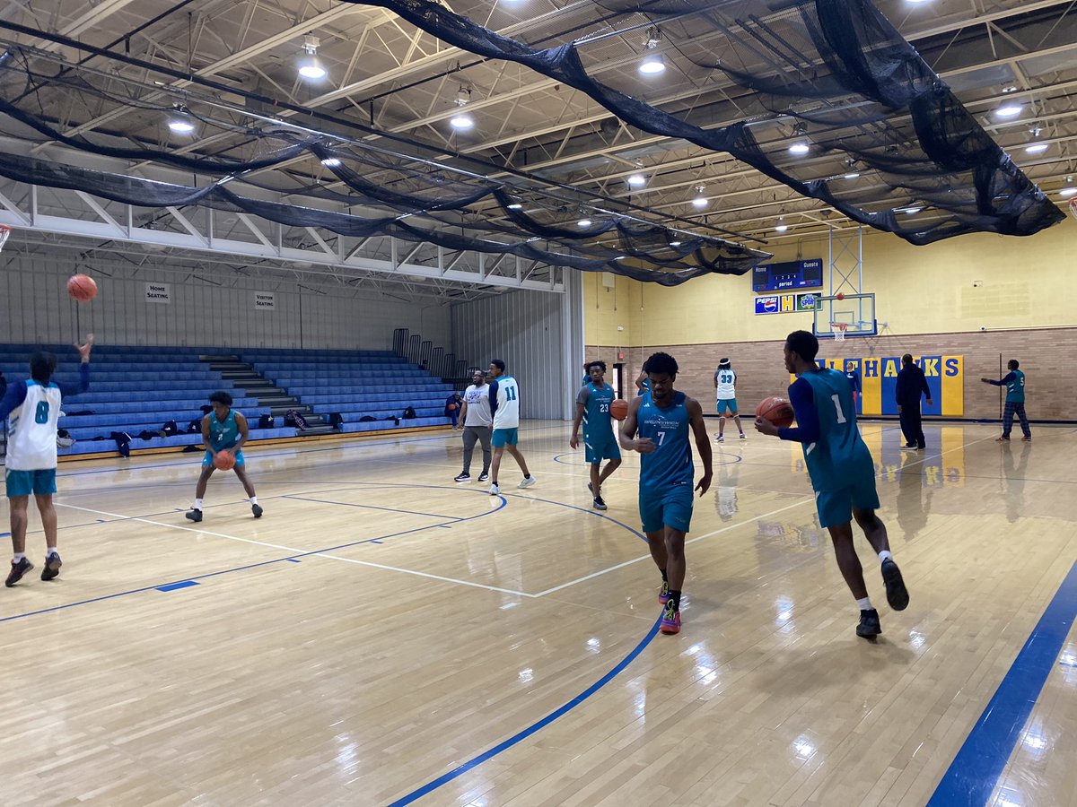 DOLPHINS IN THE BUILDING! The <a href="/BrunswickCC_MBB/">Brunswick Community College Men's Basketball</a> checking things out getting some work in today in preparation for the National Tournament in Hutchinson, KS. First game Sunday at 12 pm central time. #BccNextChanceU