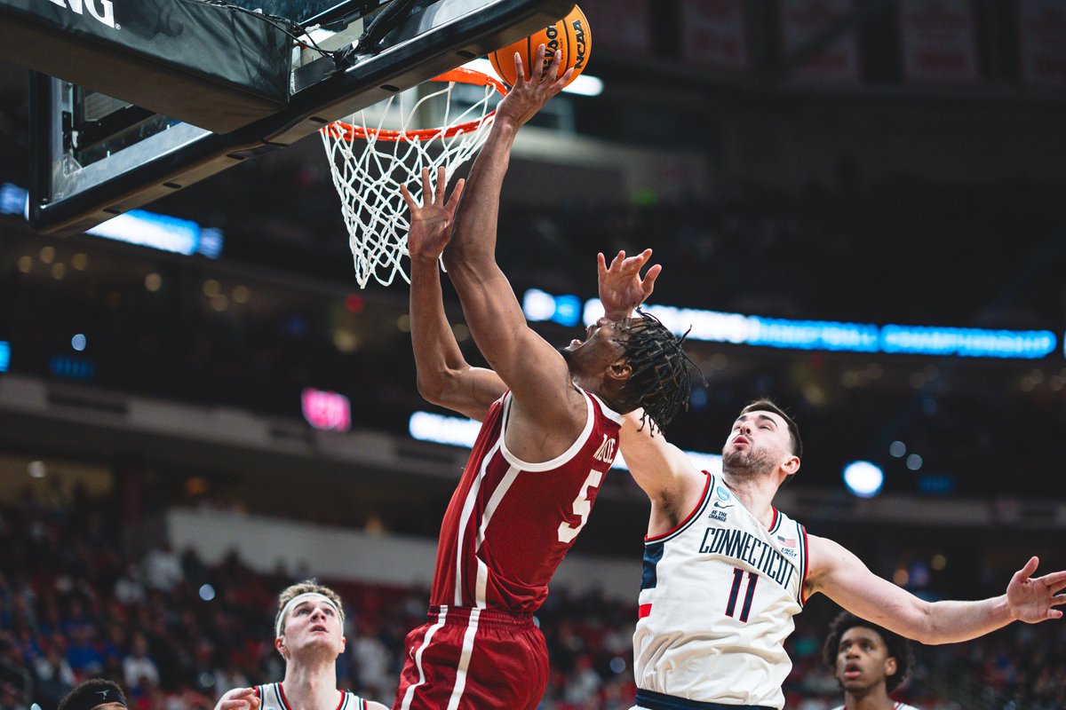 OU_MBBall's tweet image. tied at 5️⃣4️⃣ in Raleigh! 

5:43 left to play