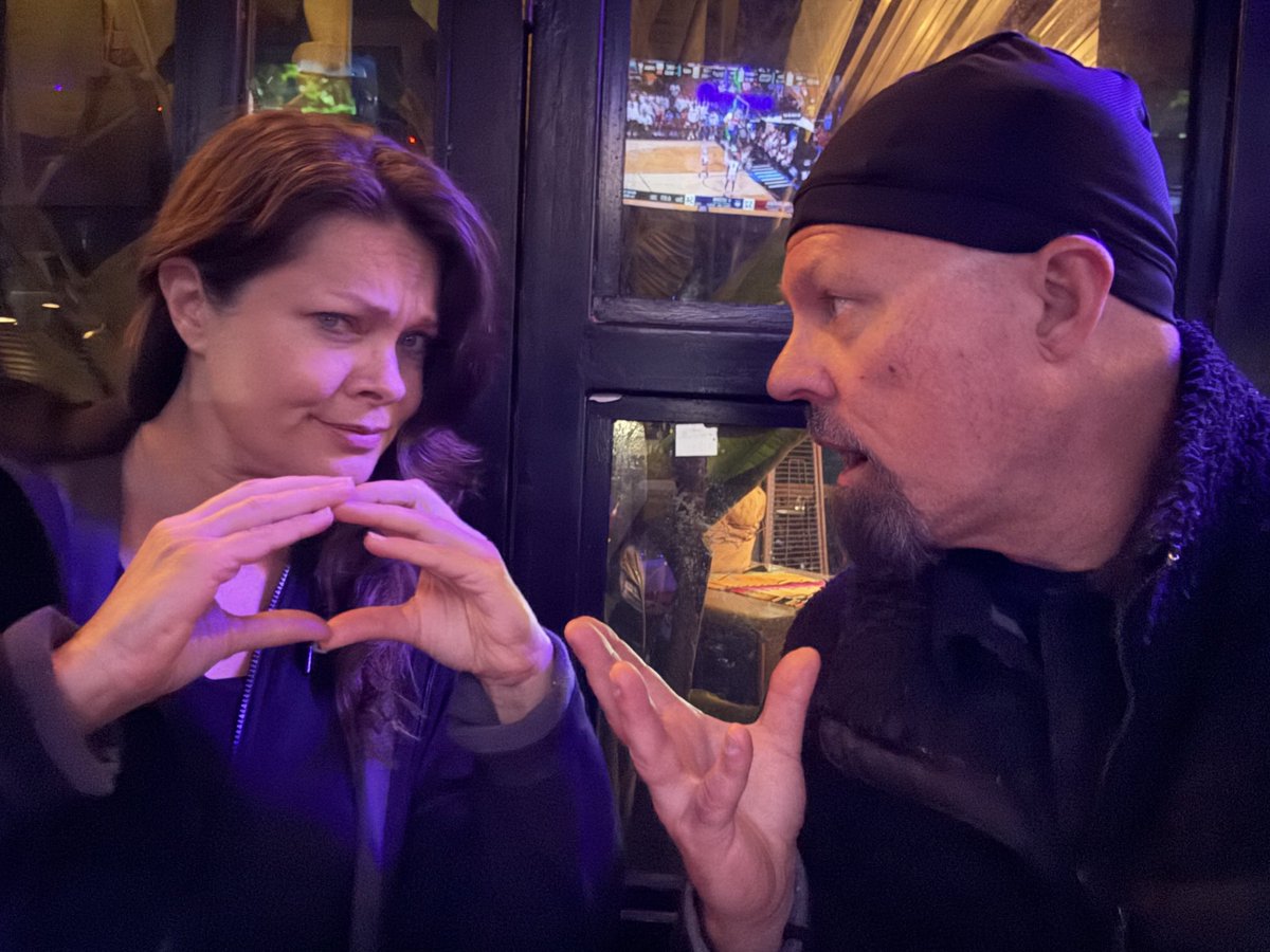 markjeffrey's tweet photo. Explaining Yap-Stones to @heatherlmason (courtesy @LynAldenContact) https://t.co/TwztRG10Xv