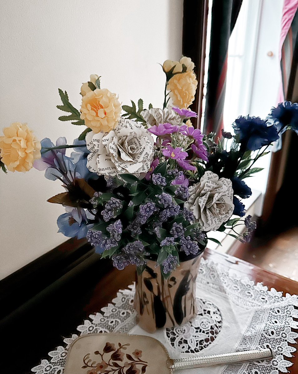 Loving you’s a paper rose 📝🥀#Nationalflowerday