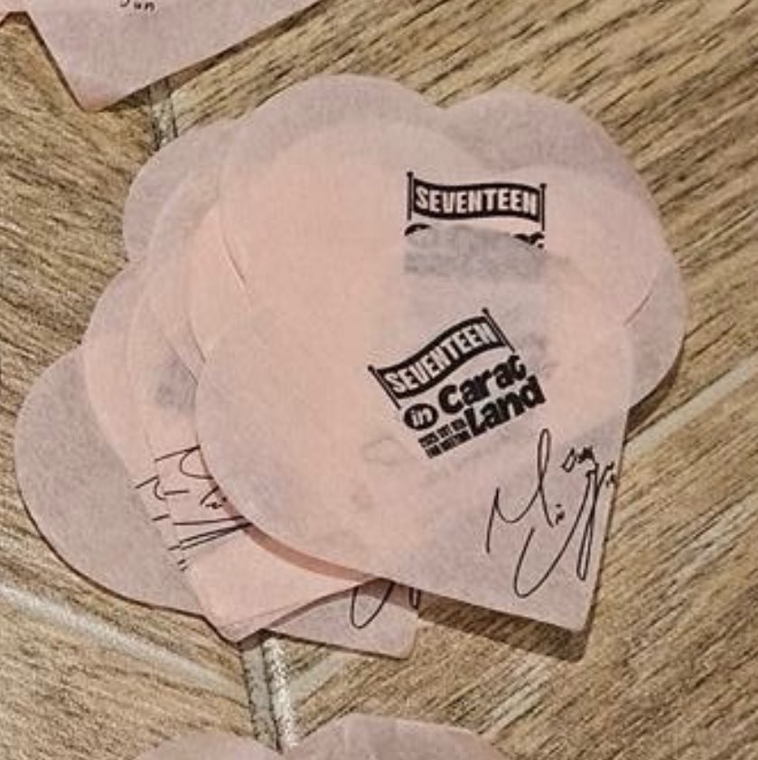 giveaway! ph only 🇵🇭

MINGYU SIGNED CONFETTI
- like &amp; rt
- ends tonight at 11:59

(random color)