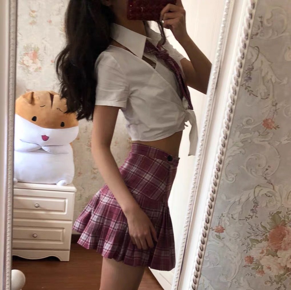 lia1778's tweet photo. 我有两个亲戚想见你 我的奶奶和妹妹 #反差女大 https://t.co/DyjJ5Q4X7h