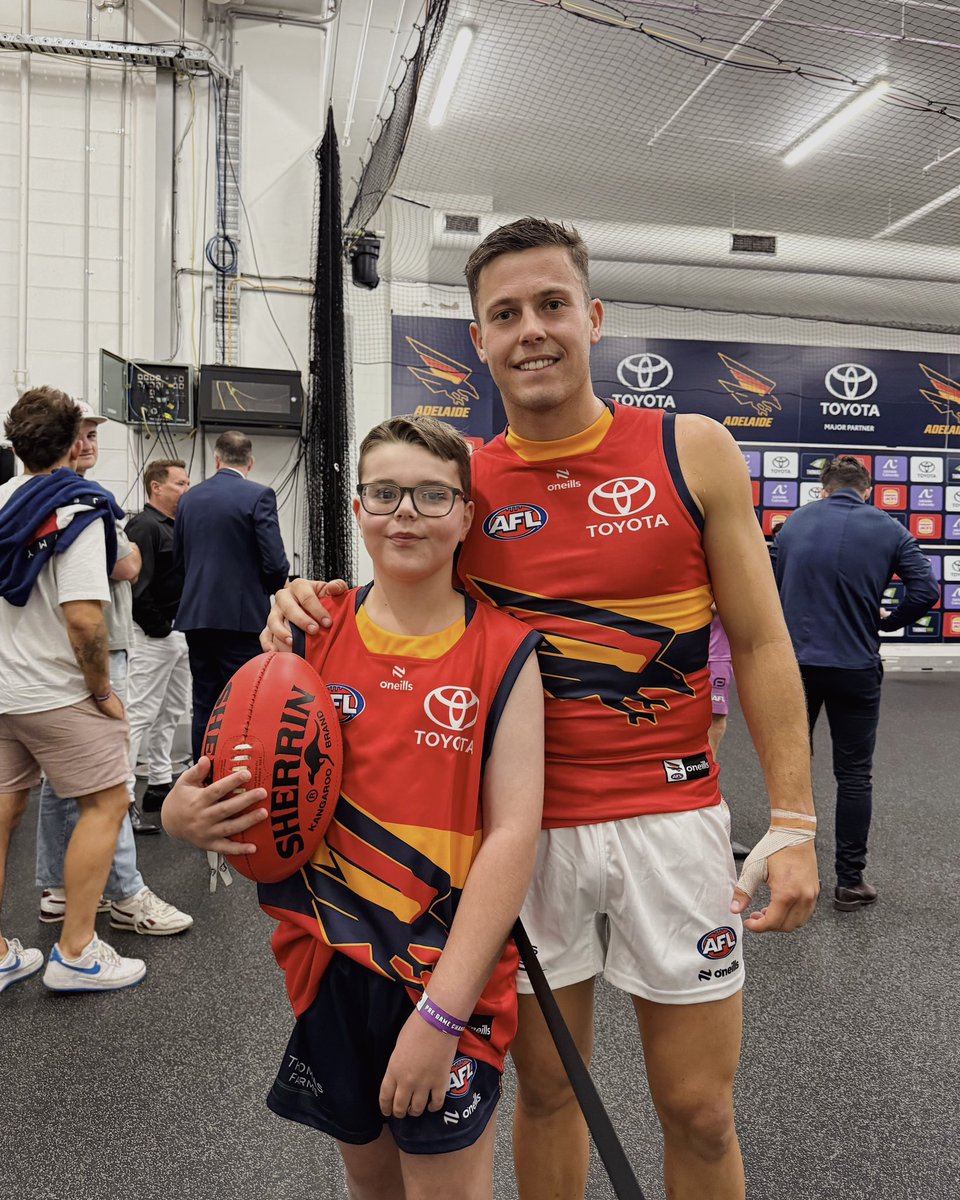 Adelaide_FC's tweet image. Zac Frost is a Crows obsessed 10-year-old who has always wanted to run out with the team on the MCG.

Today, his Starlight wish was granted as he lead the side out alongside his favourite player, Soli ❤️

Zac was diagnosed with a brain tumor at just two years old and has…