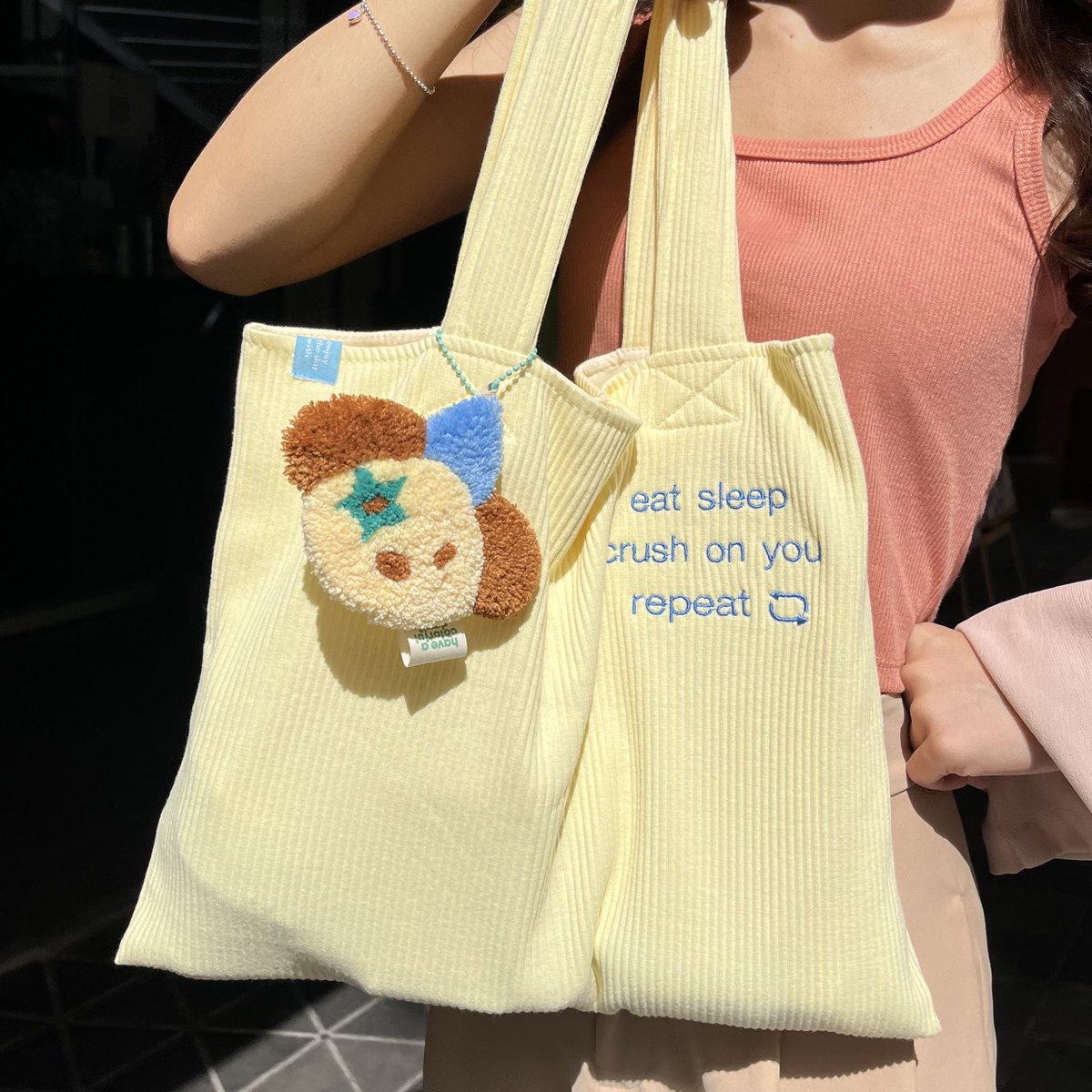 ifeelsopeach's tweet photo. girl stuff 🌸👜☁️🌞 https://t.co/aVwrPI1zgn
