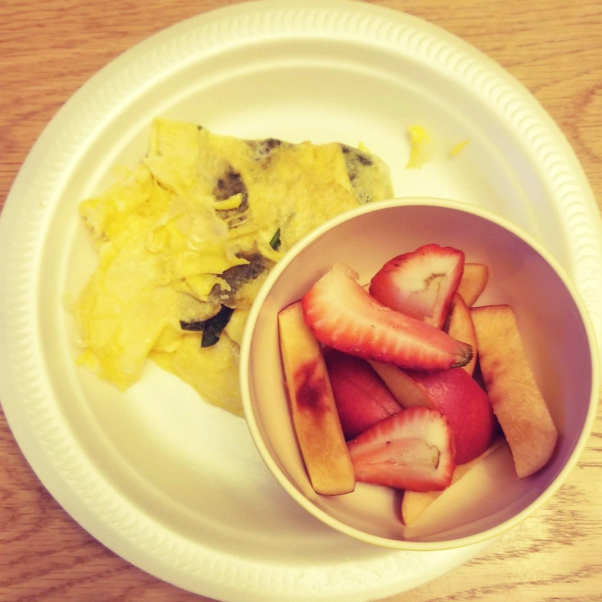 coffeec4at's tweet photo. Ugh sorry abt lack of post my life is boring &amp; I’ve been restricting for 2 days so I’m going crazy ngl but here’s what 2 days of restricting looks like for me (sorry about how ugly the eggs look😔I would also have plain yogurt or an apple :p) https://t.co/HsZx8qd4Iz