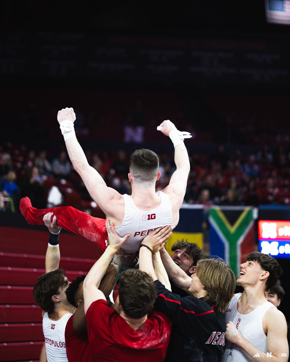 HuskerMGym's tweet photo. Put on a show. 

Thank you Husker Nation for a great season at home! 🌽❤️ Your support makes for one of the best atmospheres in gymnastics! https://t.co/Apzod5dSBu