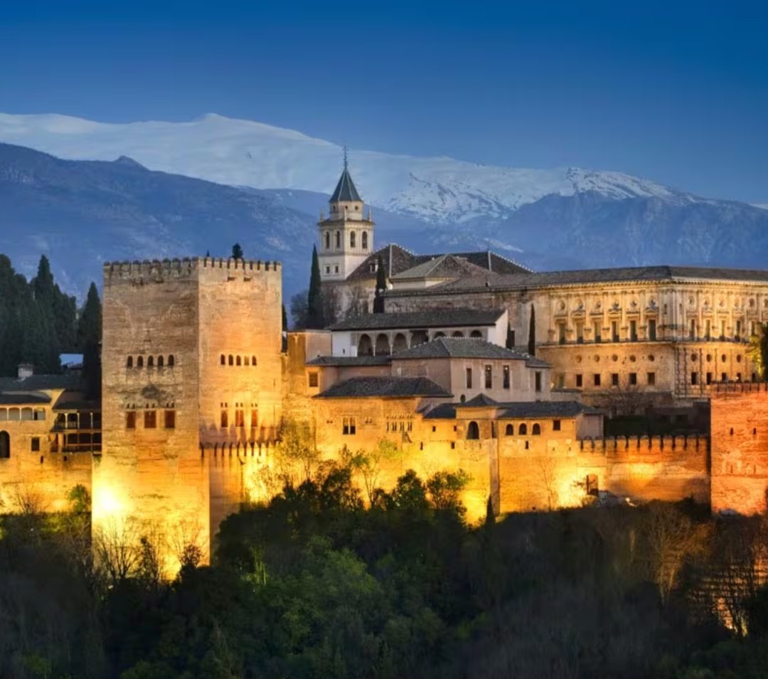 bookgotrip's tweet photo. Granada, Spain,🇪🇸. 
Visit and see the #architectural perfection in so many areas + the Alhambra.
#alhambra #spain #spaintravel #travel #travelinspiration #friday https://t.co/HLKgUch7jS