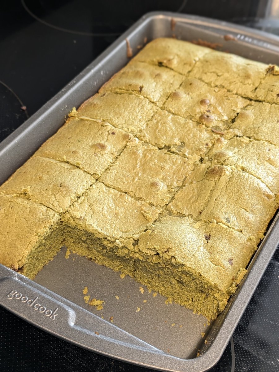 murdered the grinch to make these matcha brownies 🌲🔪