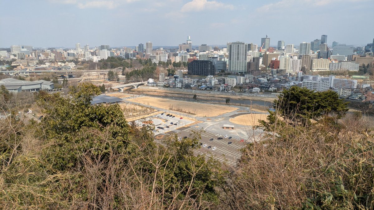 軽い気持ちで仙台城跡に来たらほぼ山登りで死にそう