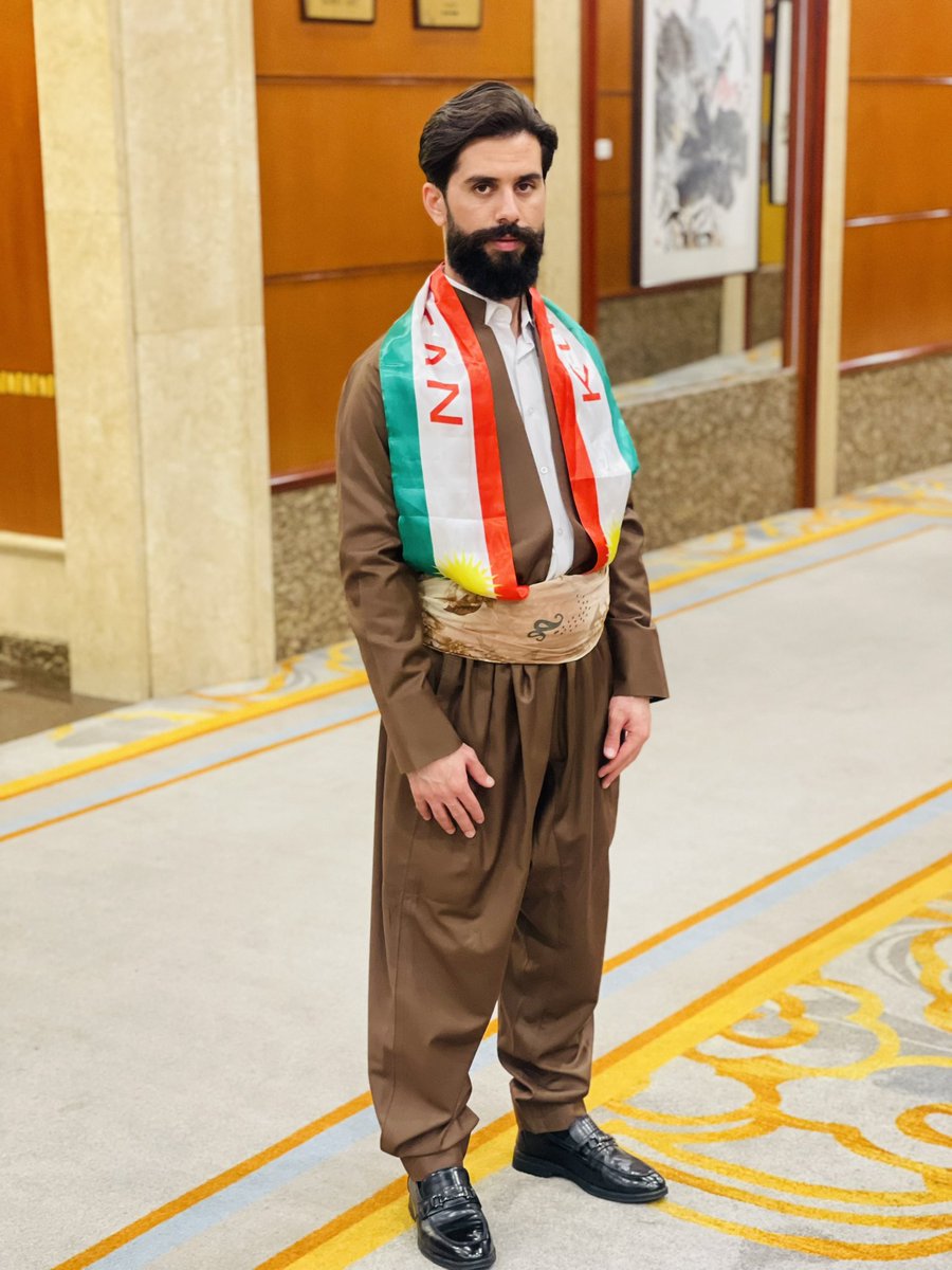 HozanSamad's tweet photo. Happy newroz.-نەورۆزتان پیرۆزبێت.🔥🌹 https://t.co/pySYuXW8nY