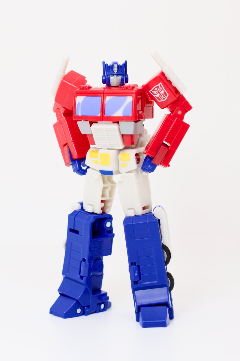This figure is WAY better in hand.

I have a lot of Primes, and this is a really great one to mess with. It has nice bright colours, solid build and joints. A nice 'roundness' to the edges.

Studio Series Devastation Deluxe Optimus Prime

#Transformers
#toyphotography