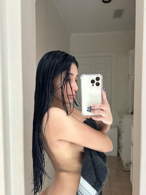 Watch YL's leaked NSFW photo on TwXstars