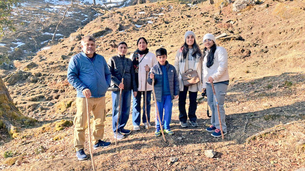 trekking to khalia top, Munsiyari.