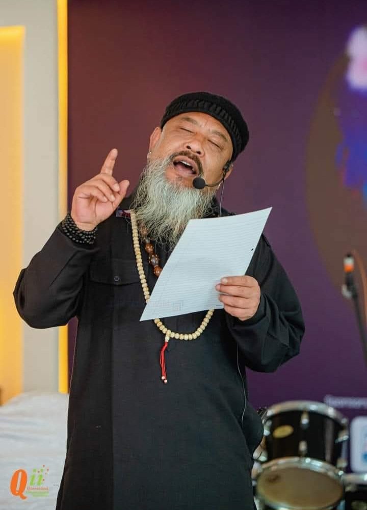 पूरानो प्रेमपत्र थिएँ
प्रेमिकाहरुले डस्ट-बिनमा फ्याँकिदिए
मैले मदिरा त्यागेँ, साथीहरुले मलाई नै त्यागिदिए !