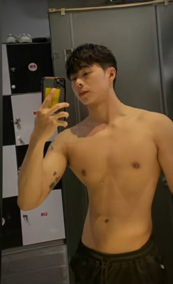 Anh_Giavubj's tweet photo. Chiến Louis thì đã chắc suất một con đĩ bot dâm rồi. Còn Nguyễn Cảnh Ngân thì con trai một trong nhà, sớm muộn gì cũng trổ thôi. Nhìn sắc vóc trai Việt thế này, bảo sao Dog dâm ngày càng nhiều.
   Ah. Mình là trai thẳng nha. https://t.co/BQ33iepcdc