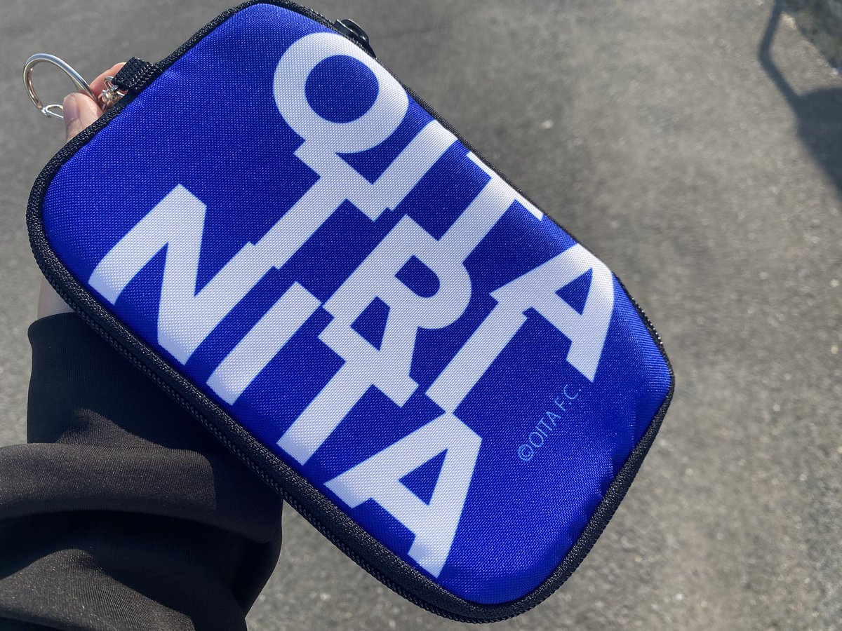 🆕トリニータアクスタポーチ新登場‼️ ＼ ポーチの中には仕切りがあり