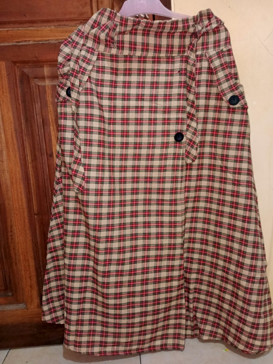 aaablueeee's tweet photo. Preloved rok kotak-kotak (no brand) minus kancing hiasan nya hilang 1

30k https://t.co/DaqB02Pm52