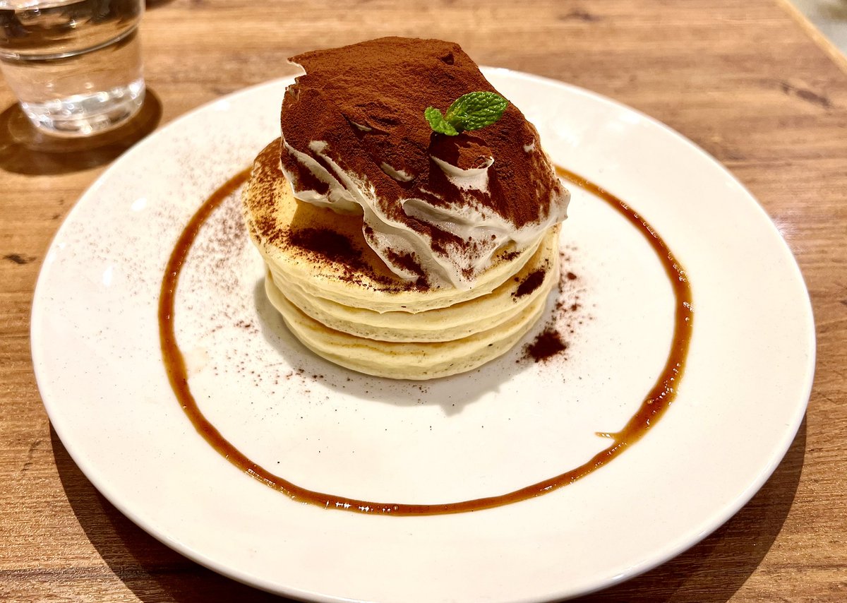 【mog】

カフェストリートのmogで、北海道産マスカルポーネのティラミスパンケーキを頂きました

丁度良い甘さとふわふわしたパンケーキでとても美味しかった
何よりお店の雰囲気が心地良くて好きです🥰

カフェストリートという名称もお洒落ですね👍✨