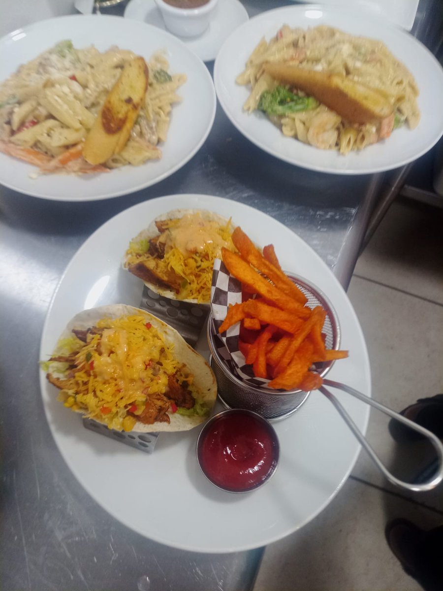 JosephYelram's tweet photo. He's allergic to seafood, but loves to cook seafood 🦞🐟🌮👨🍳 #seafood #salmonstrong #Cooking #dinnerrush #workingman #FoodieHeaven #Foodies https://t.co/i6GtLVaZcL
