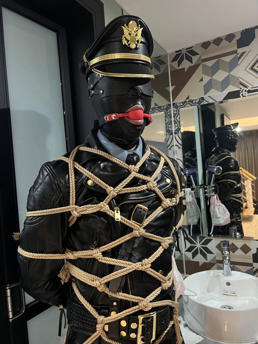 特殊的日子皮革玩具肯定要给主人当礼物[旺柴]