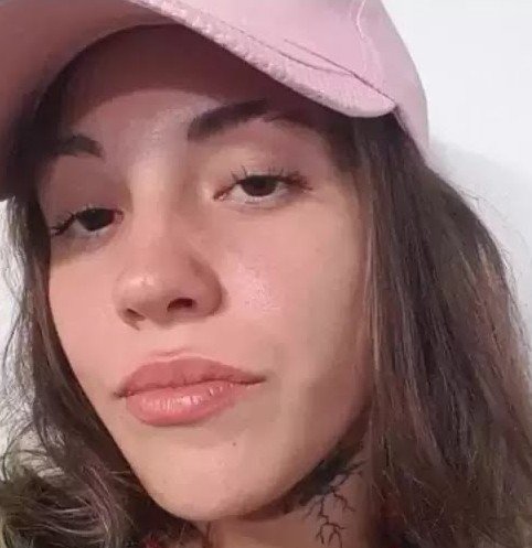 Camila Belén Ércole tiene 23 años, desapareció el 13/3/25 en Las Heras, provincia de Mendoza. Es delgada, altura 1,55. Vestía remera negra, bermuda negra y zapatillas blancas. Por favor compartir, y si la ven avisar #Urgente a la policía local, o al ☎️ 101 o 911

#Mendoza