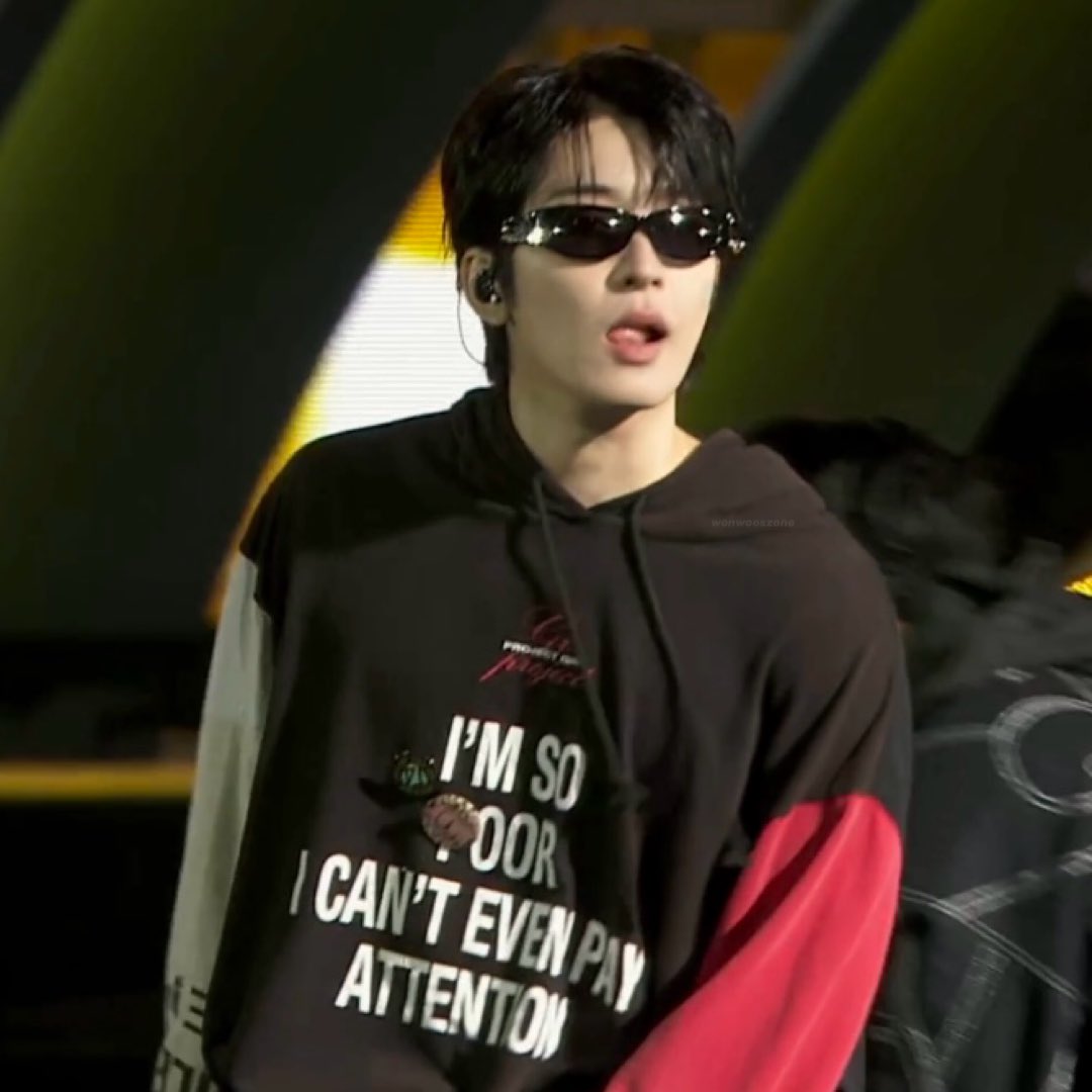 wonwooszone's tweet photo. the sunglasses for this stage is everything https://t.co/CzVkxFEyiY