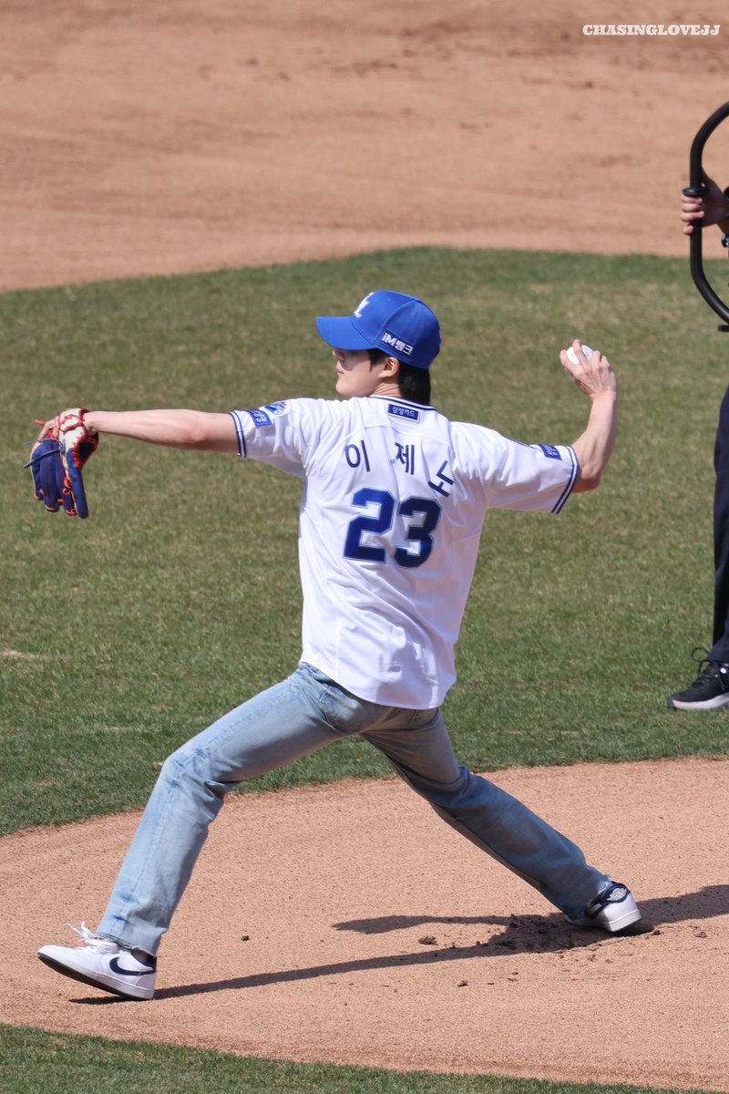 250322 삼성 시구 

잘했어 제노야

#제노 #JENO #엔시티드림 #NCTDREAM