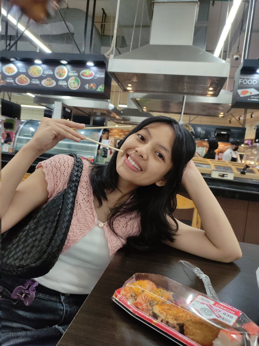 babiesxii's tweet photo. untuk menyimpan foto sebagai kenangan ini kayanya emg harus upload dsni supaya awet😭 https://t.co/ygHVoI8hqJ