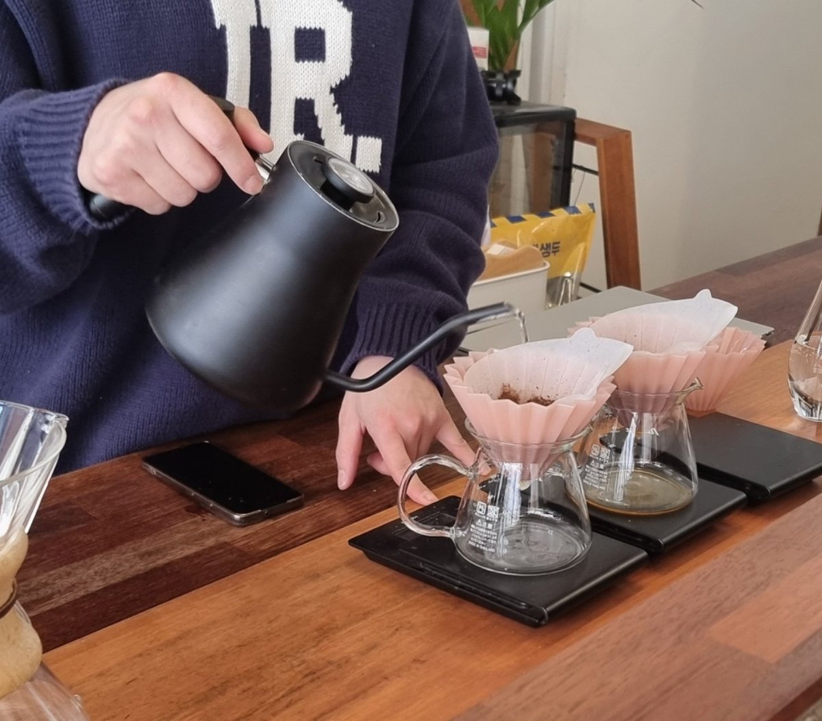 올만에 차한잔... ㅎ 좋네요 ㅋ 바로 내려주니 ㅎㅎ