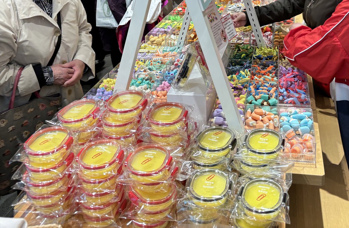 銀座伊東屋さまのイワコー消しゴムバイキング、大盛況です！補充がお