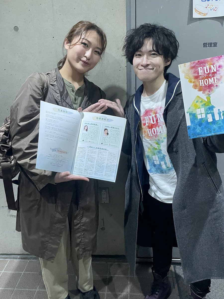 本公演も折り返しを迎え、本日はちず班から！！！

📢公演オリジナルグッズ・パンフレットは劇場でもお買い求めいただけます。

パンフレットはプロフィールや歌詞紹介、1万5000字を超えるインタビューなど読み応えのある一冊となっております！ご観劇の思い出に是非‼️