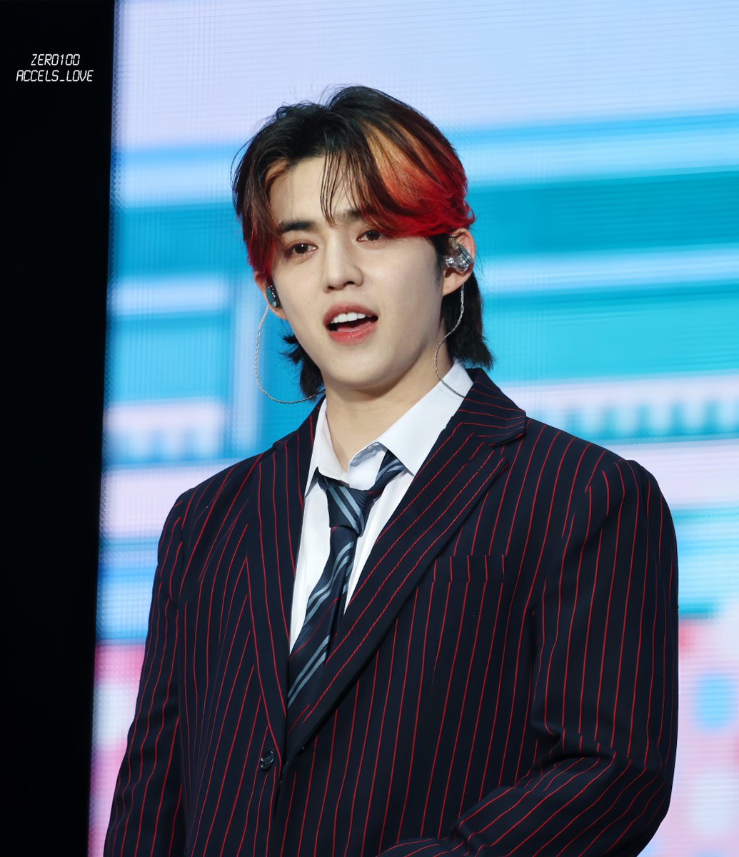 250321 SEVENTEEN CARAT LAND 

본부장님🩷🩵

#세븐틴 #SEVENTEEN 
#최승철 #승철 #에스쿱스 #scoups #エスクプス