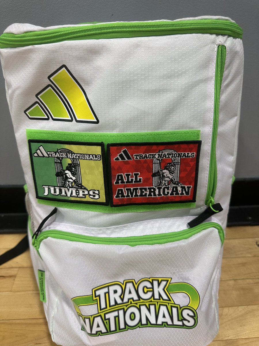 malcolmcrow09's tweet photo. Top 5 at Adidas Nationals, All American, and PR (46-6.5) as a sophomore🙏🏾🙏🏾 https://t.co/iYvH1M3VEq