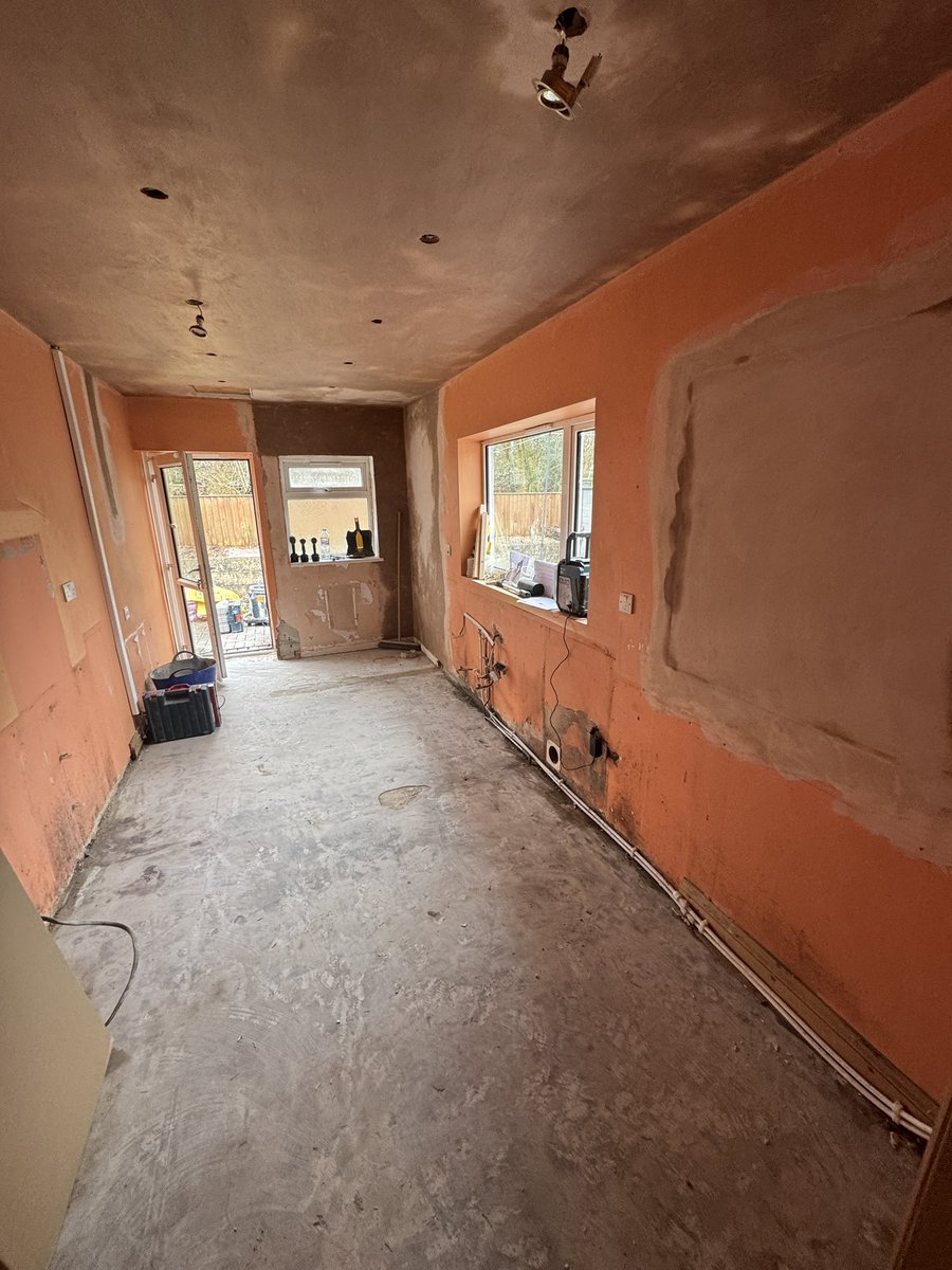 sjinstallations's tweet photo. Full @Wickes installation.Wall, cloakroom/toilet and window removed.Plastering,electrics, lighting,plumbing,lVT flooring. Midnight blue kitchen installed with integrated appliances,zenith worktops,undermount sink and backboards. All completed in 9days. Another happy customer😃🥂 https://t.co/x9TMZPkNgm
