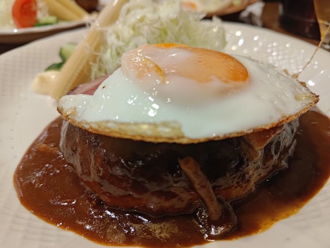 さわやか混んでるから別のお店で
肉厚な正統派の洋食ハンバーグで美味しかった 