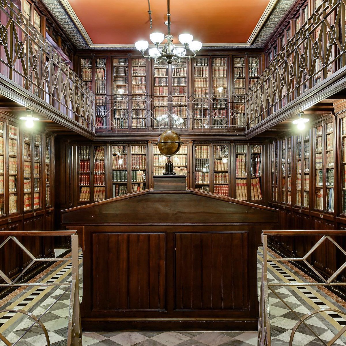 historiesdebcn's tweet photo. El 24 de març de 1895, #TalDiaComAvui fa 130 anys, s'inaugurava la Biblioteca Arús, considerada la primera biblioteca pública moderna de Barcelona. https://t.co/HiAV6zXT2O